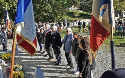 UNE ARDENTE JEUNESSE AU PIED DU MONUMENT AUX MORTS